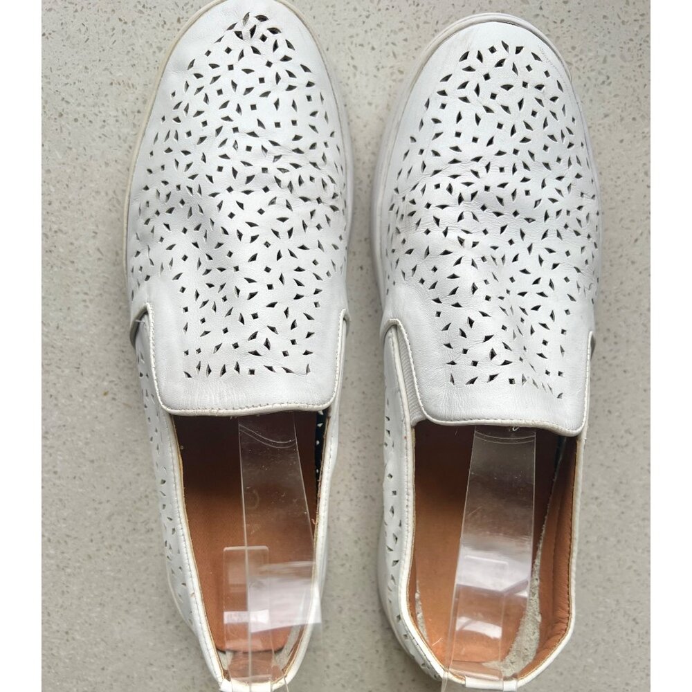 Vionic White Perforated Slip-On Sneakers Womens Size 9.5 Leather Arch Support - Picture 5 of 5